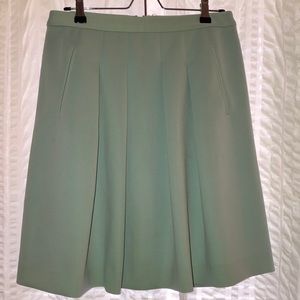 Loft Size 6 pleated skirt with pockets